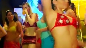 Skupinový Sex S Nenasytnými Účastníky