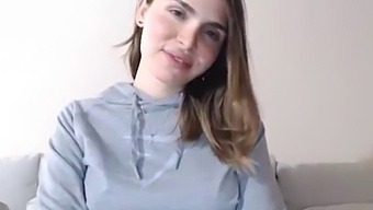 Stunning Tgirl With Plump Lips - Aryll'S Tantalizing Performance