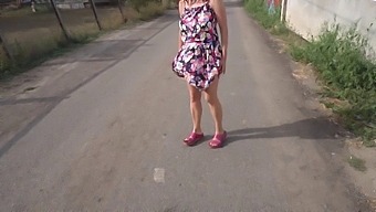Amateur Girl Exposes Herself In Public, Restaurant And Cafe Settings