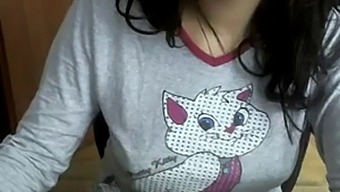 Arab Webcam Girl From Turkey Shows Off Her Solo Show
