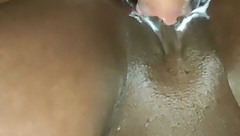 Dört Kişiyi Tatmin Ediyor