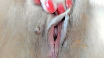 Angela-Milf Cởi Đồ Một Cách Quyến Rũ Để Lộ Bờ Mông Quyến Rũ Và Thỏa Mãn Những Nếp Gấp Rậm Rạp Của Mình Cho Đến Khi Bạn Lên Đỉnh