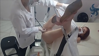 En Hemmelighetsfull Gynekolog Hengir Seg Til Utroskap Med En Nyregistrert Pasient