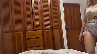 Тайната Афера На Младата Руса Дъщеря И Мащехата Е Заснета Пред Камера
